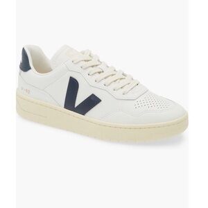 Veja V-90 Leather Sneaker